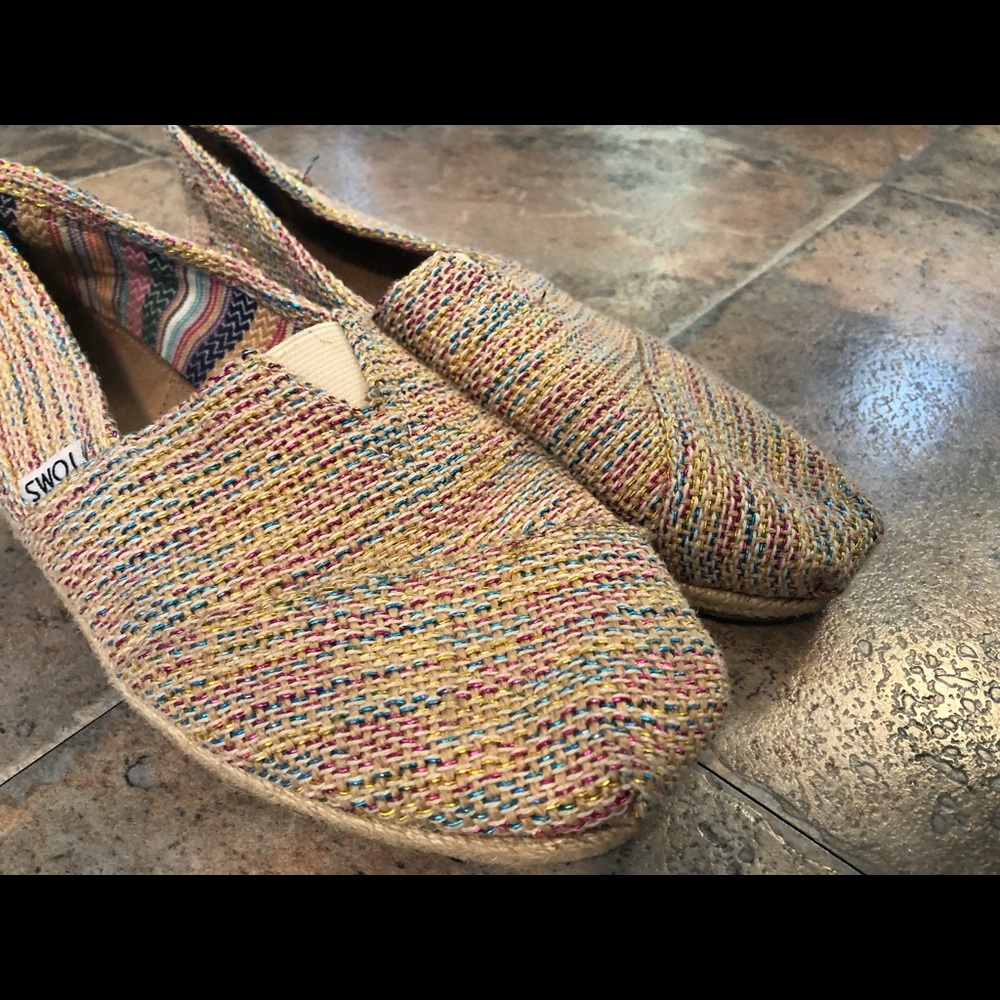 Multi colored woven Toms